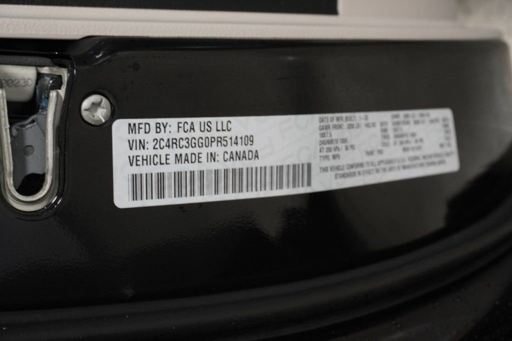 New 2023 Chrysler Pacifica Limited w/ Uconnect Theater Family Group image 40