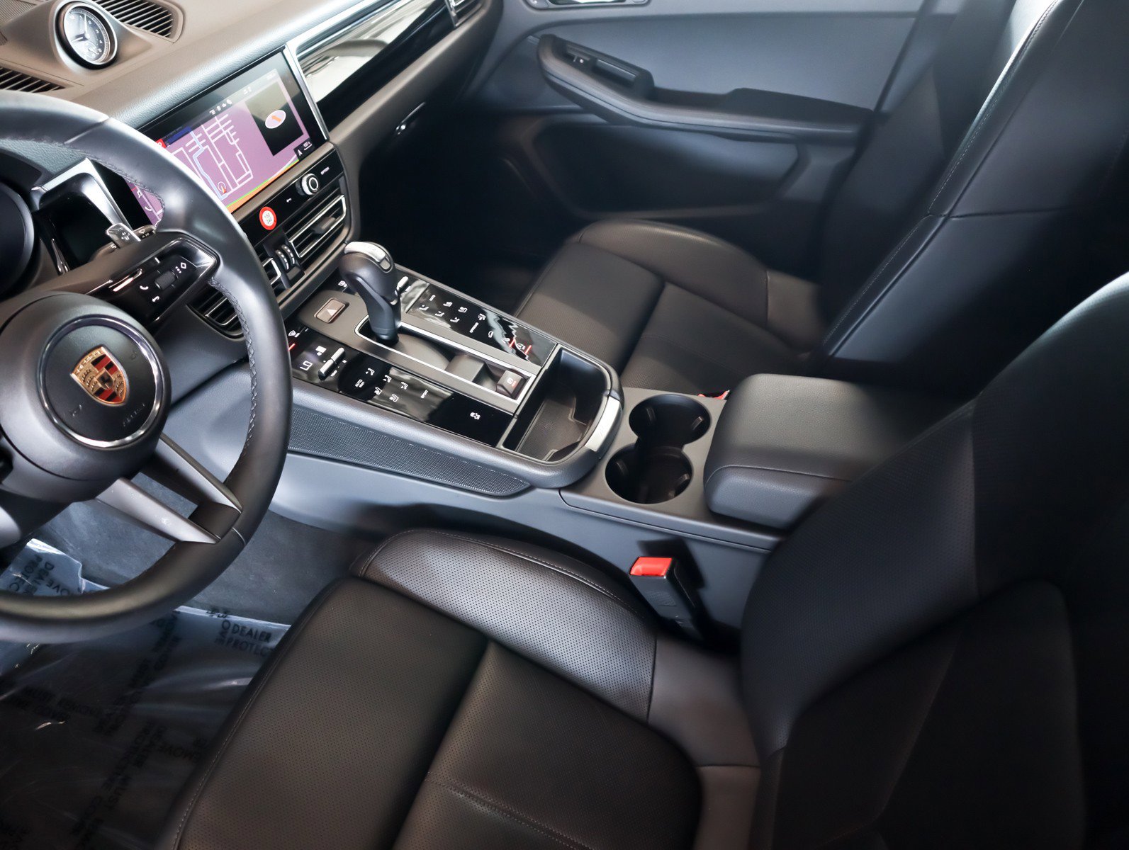 Certified 2025 Porsche Macan image 15