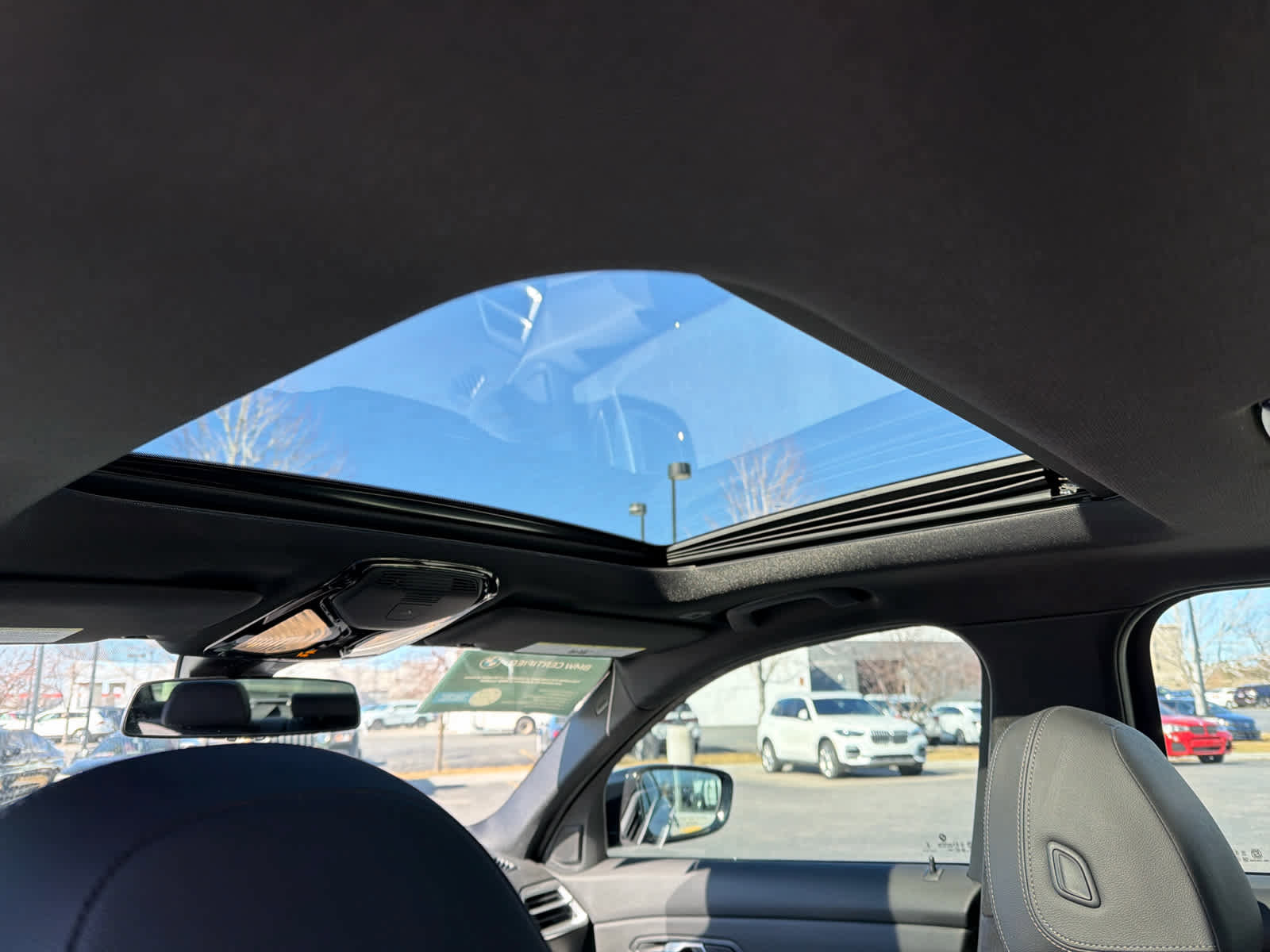 Certified 2025 BMW 330i xDrive Sedan w/ M Sport Package AWD/4WD image 18