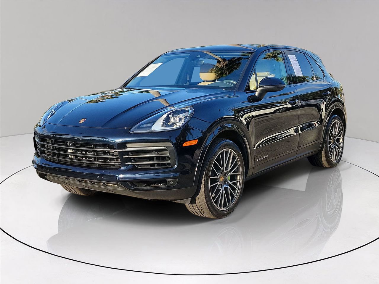 Used 2023 Porsche Cayenne Platinum Edition image 3