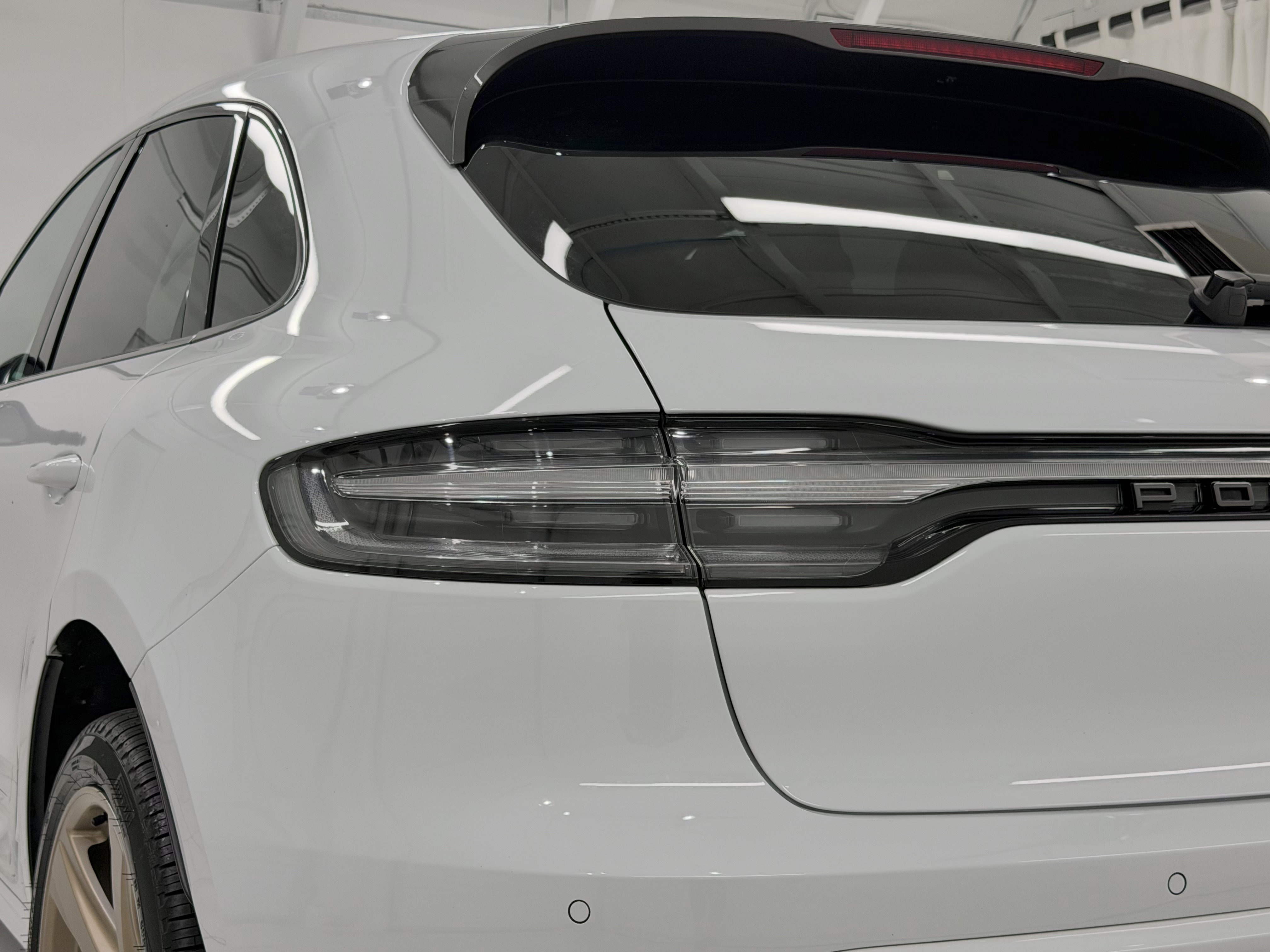 Certified 2023 Porsche Macan Turbo AWD/4WD image 18