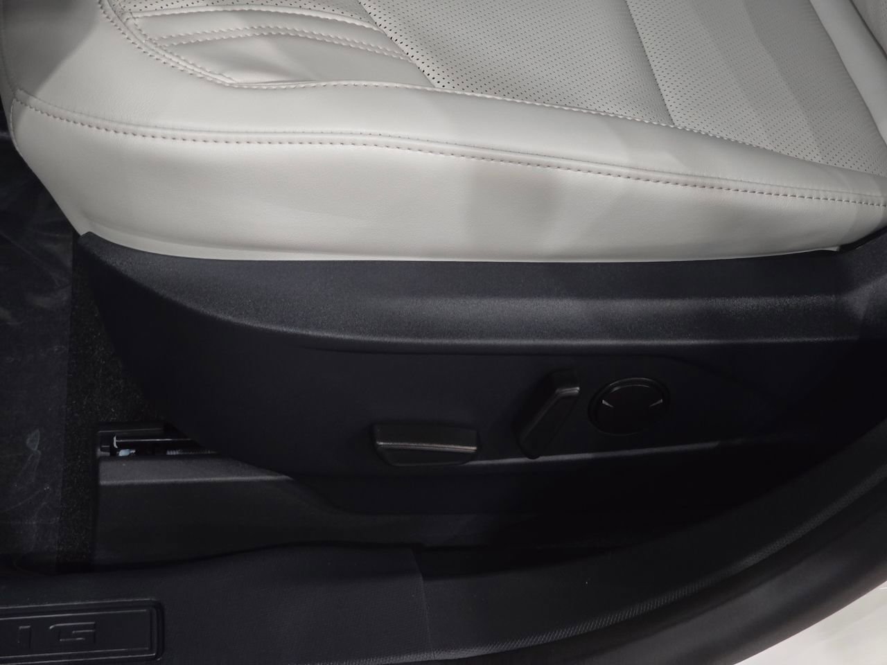 New 2025 Ford Mustang Mach-E Premium image 21