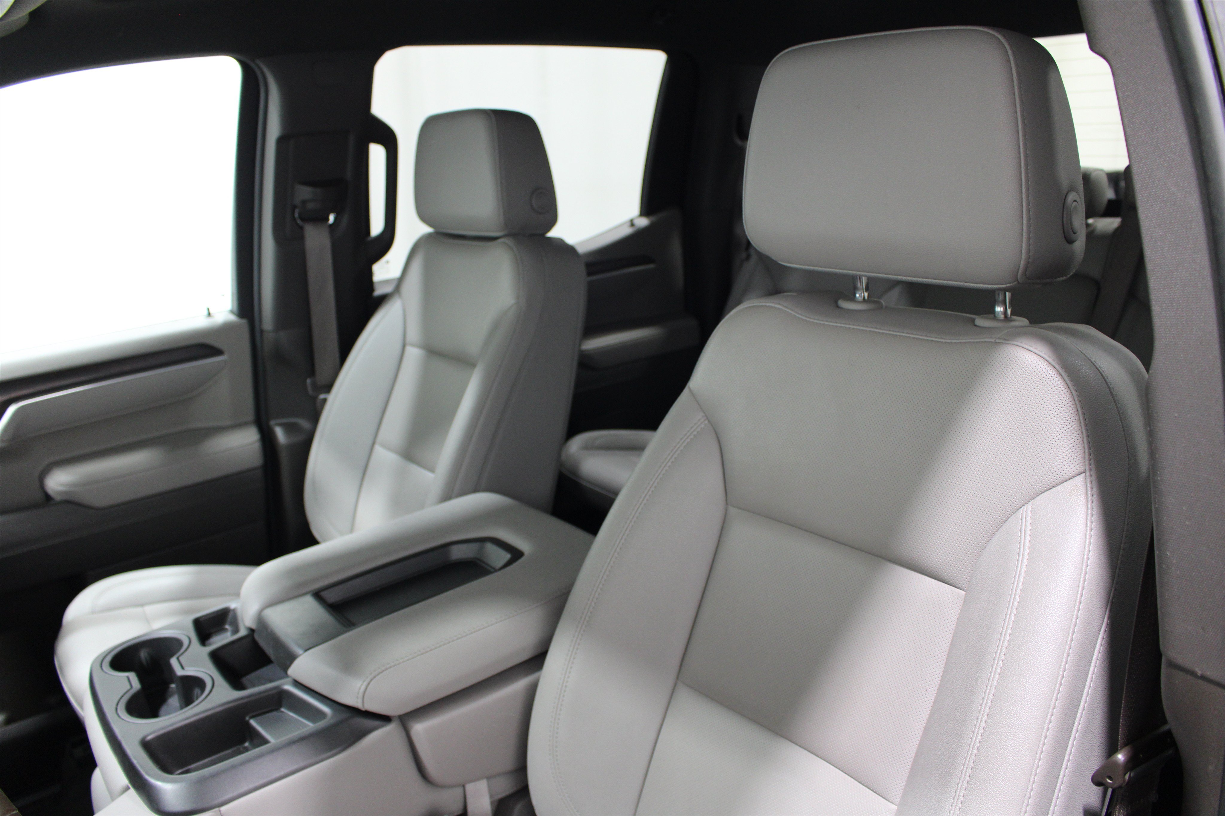 Used 2025 GMC Sierra 1500 SLT RWD image 4