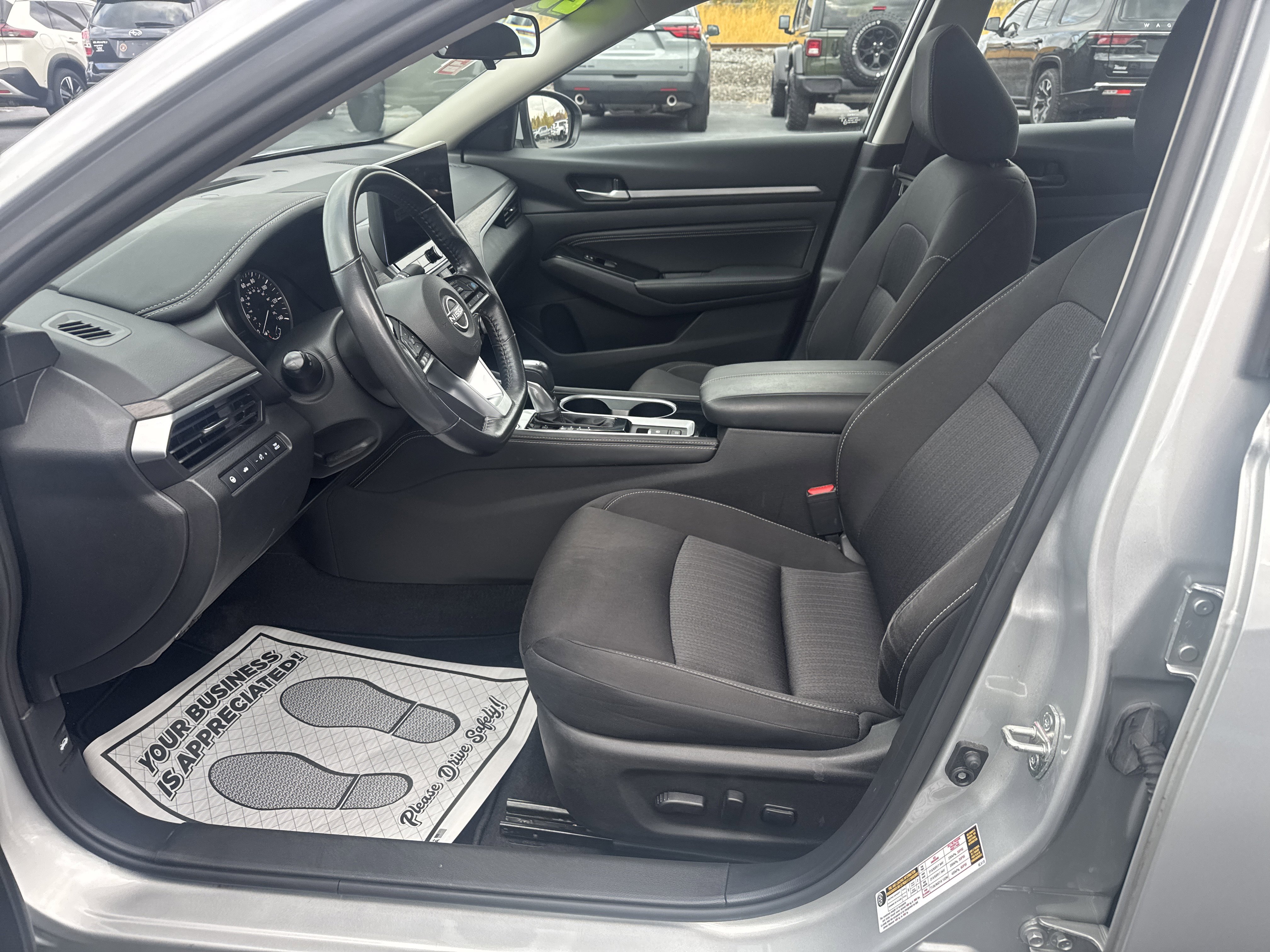 Used 2023 Nissan Altima 2.5 SV w/ SV Premium Package image 12