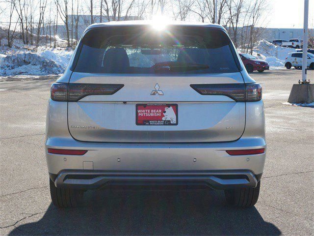 Used 2025 Mitsubishi Outlander SE image 6