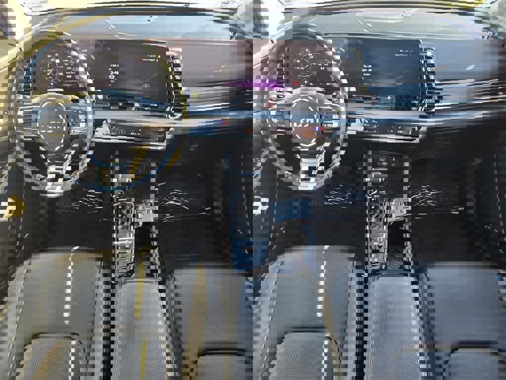 Used 2023 Kia Sportage SX image 11