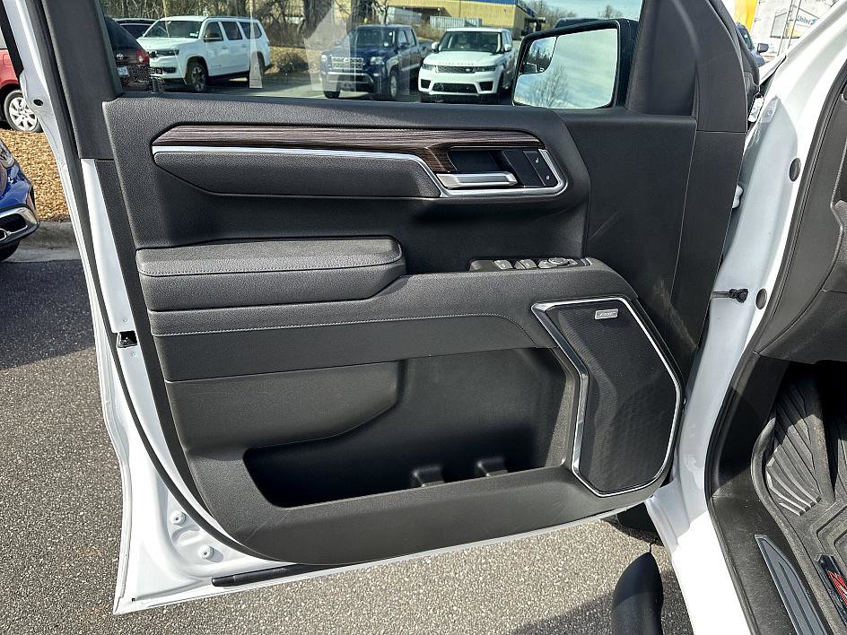 Used 2025 Chevrolet Silverado 1500 LT Trail Boss w/ Convenience Package II image 9