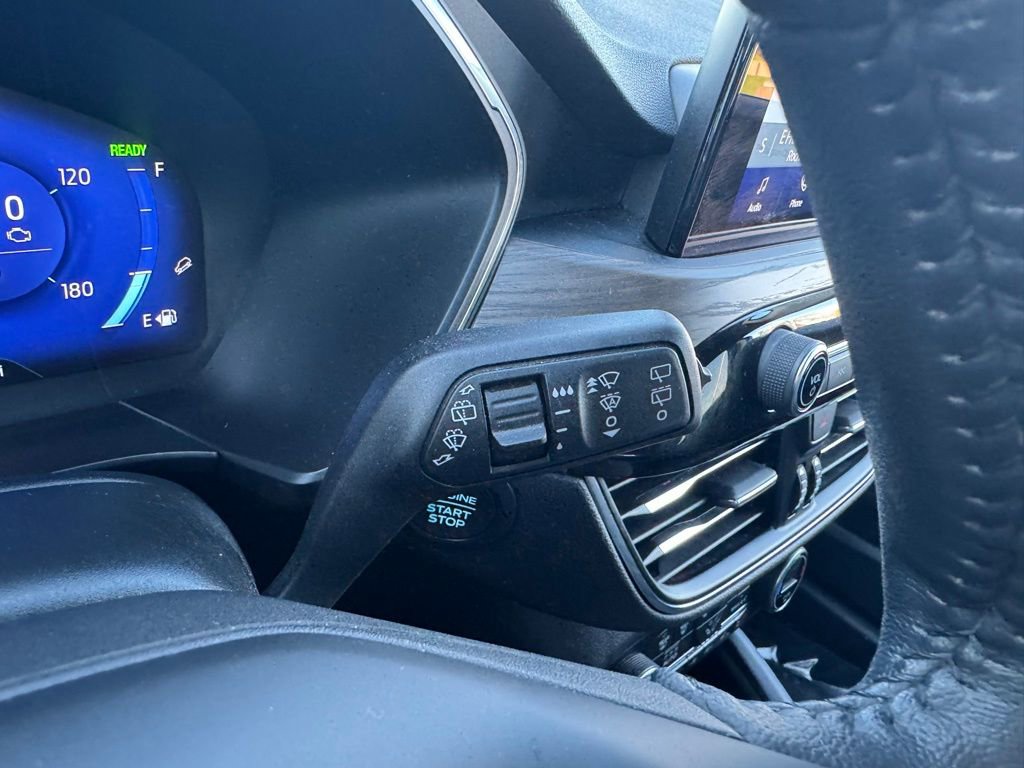 Certified 2020 Ford Escape Titanium AWD/4WD image 28