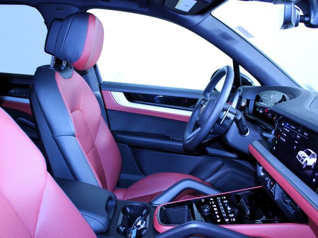 Certified 2025 Porsche Cayenne image 23
