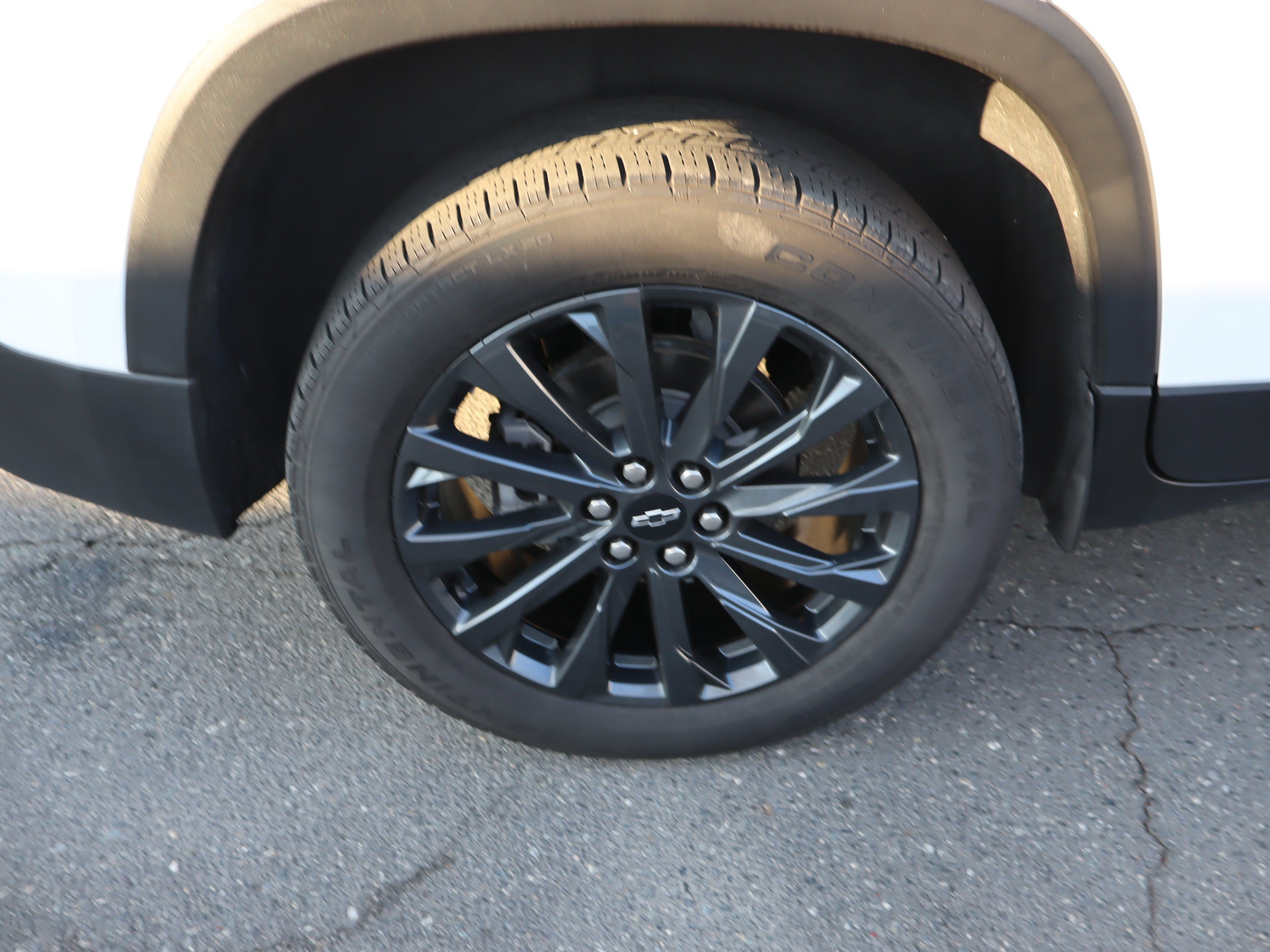 Used 2023 Chevrolet Traverse RS FWD image 41
