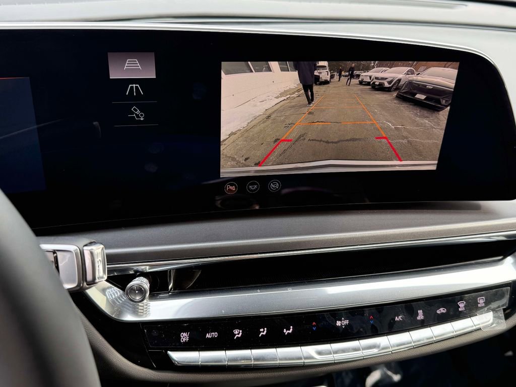 Used 2024 Cadillac Lyriq Tech image 7