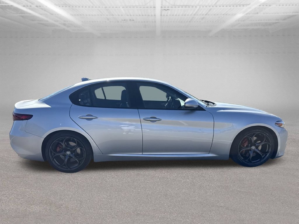 Used 2017 Alfa Romeo Giulia Ti w/ TI 19" Sport Package RWD image 10