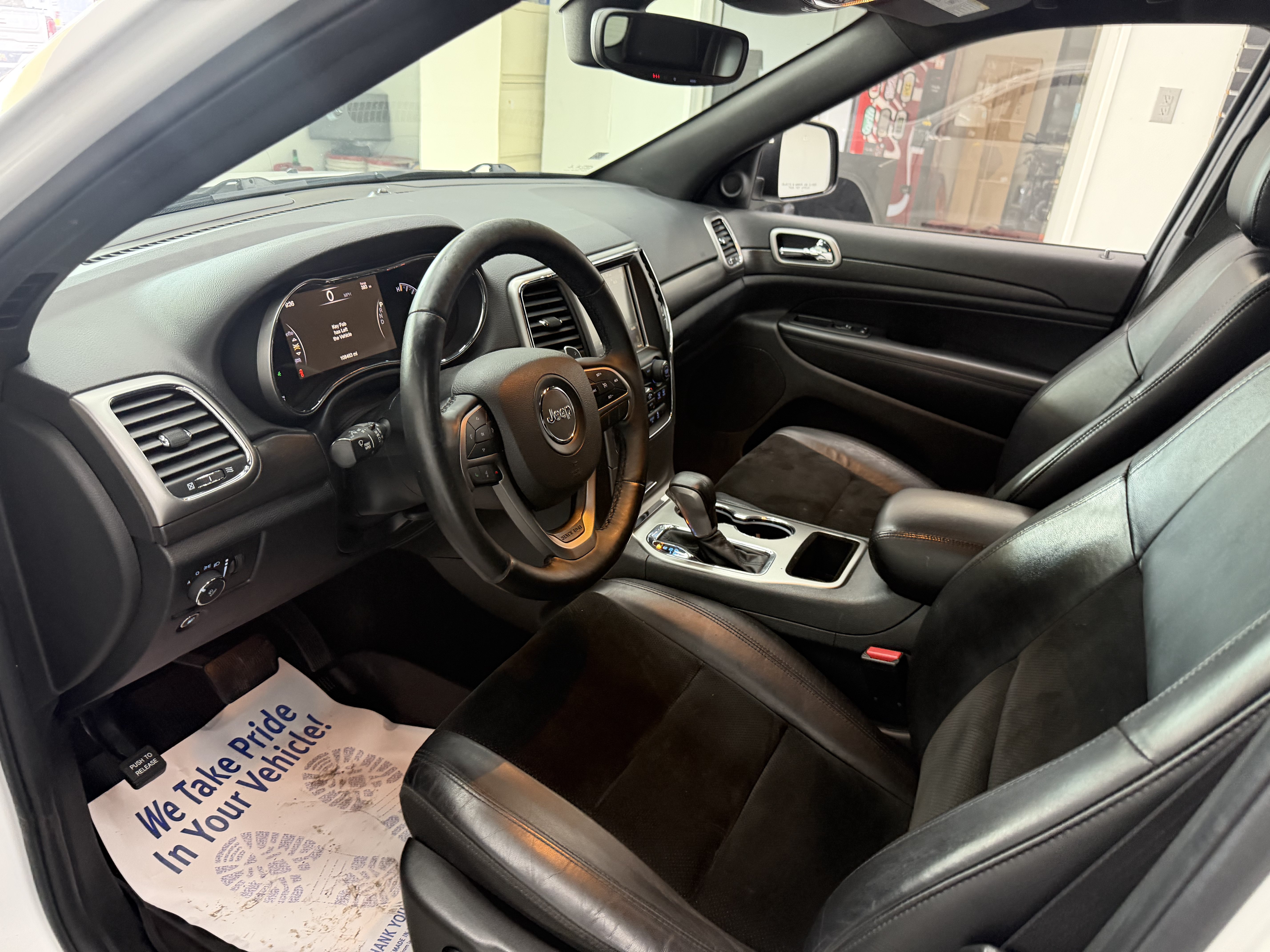 Used 2017 Jeep Grand Cherokee Altitude AWD/4WD image 14