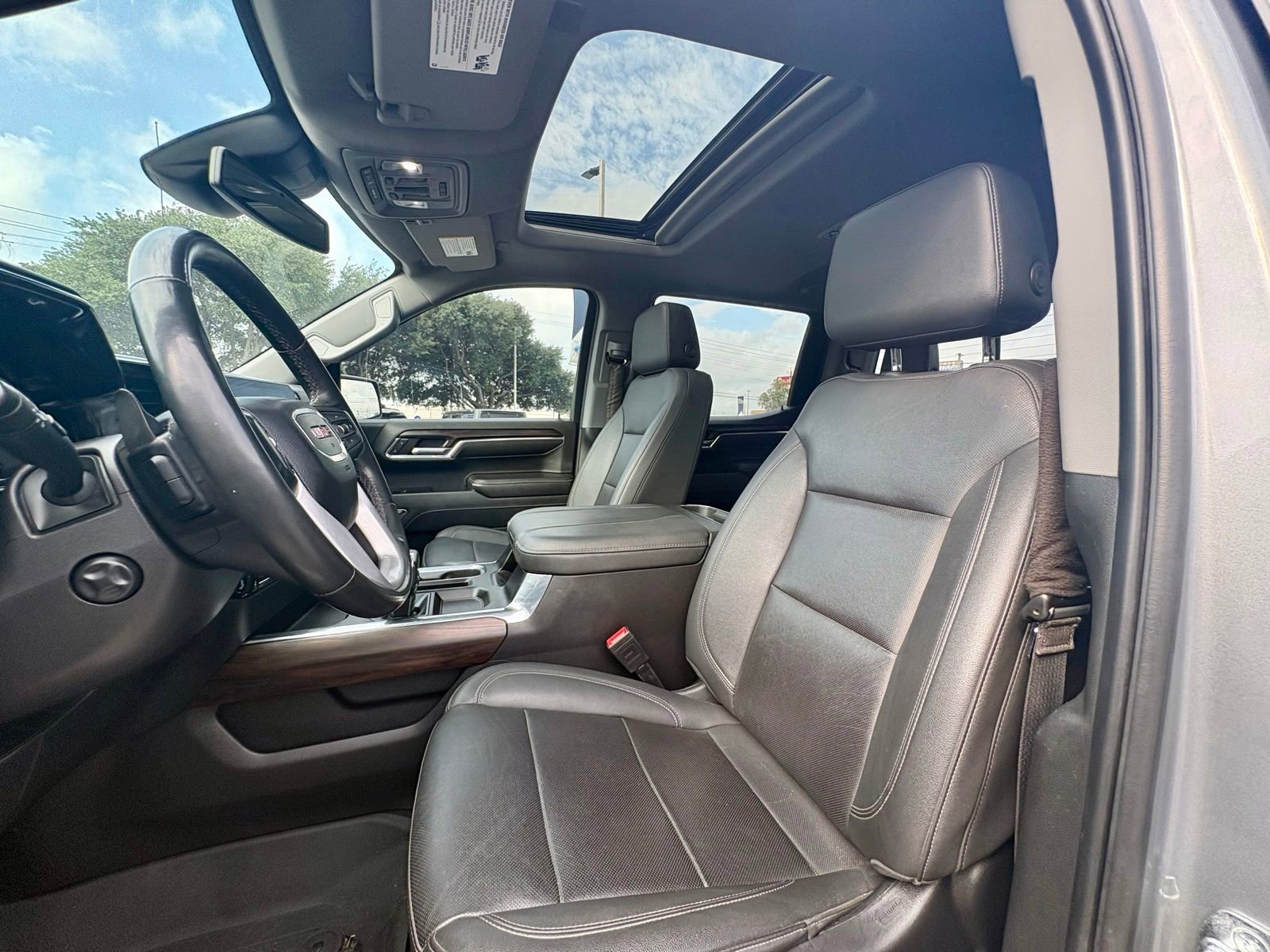 Used 2023 GMC Sierra 1500 SLT AWD/4WD image 19