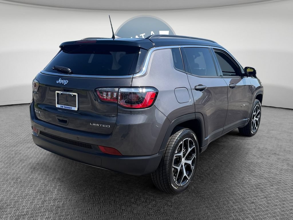 Used 2024 Jeep Compass Limited w/ Sun and Sound Group AWD/4WD image 3