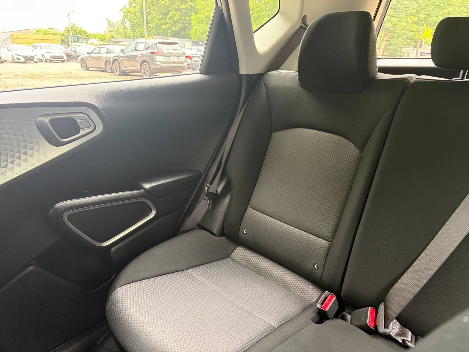 Used 2025 Kia Soul LX w/ LX Technology Package FWD image 37