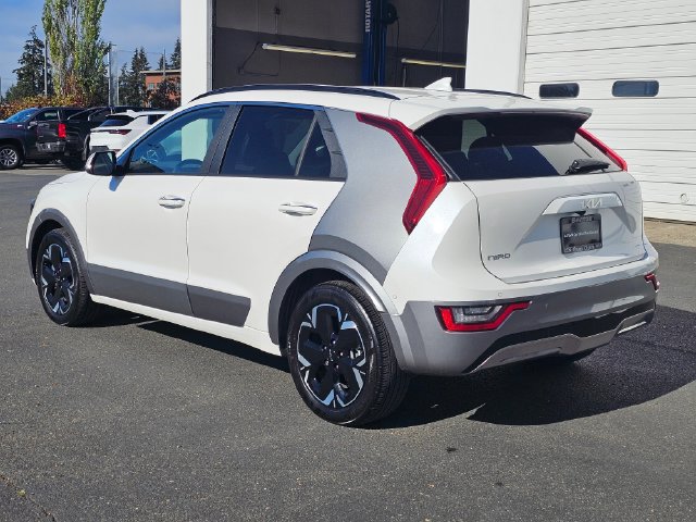 Certified 2023 Kia Niro Wave w/ Wave Preserve Package FWD image 3
