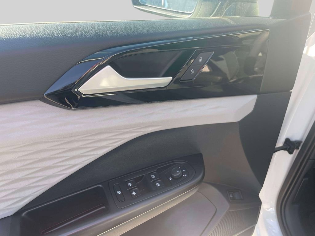 Used 2022 Volkswagen Taos S image 17