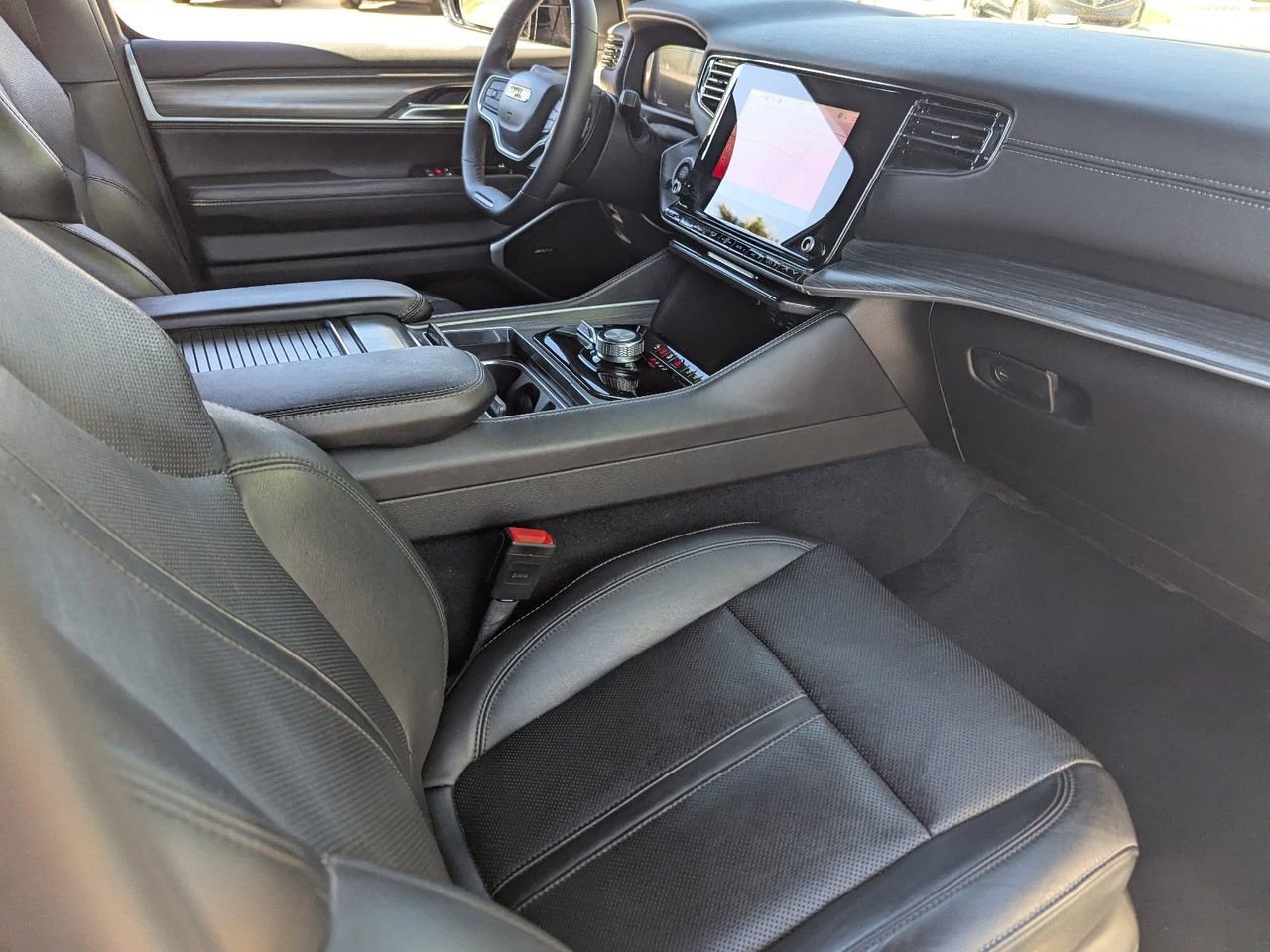 Used 2023 Jeep Wagoneer L Series II image 13