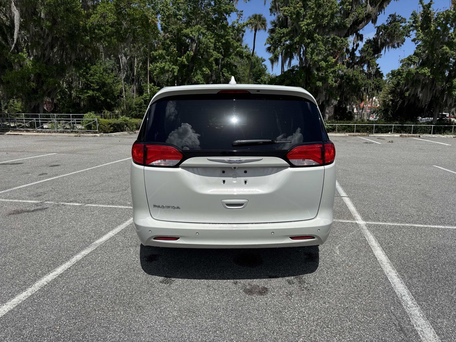 Used 2019 Chrysler Pacifica LX image 4