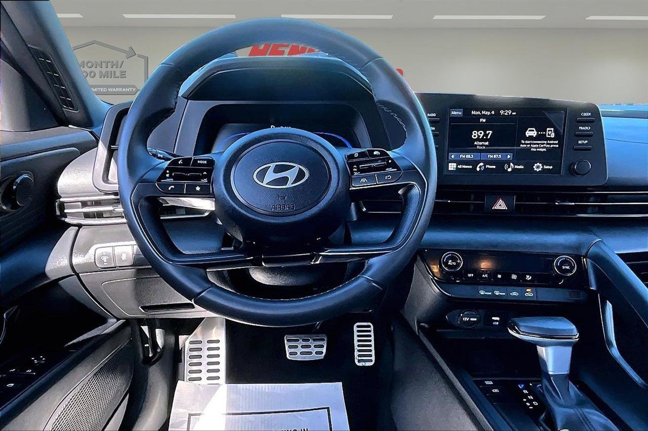 Used 2025 Hyundai Elantra Sport FWD image 9