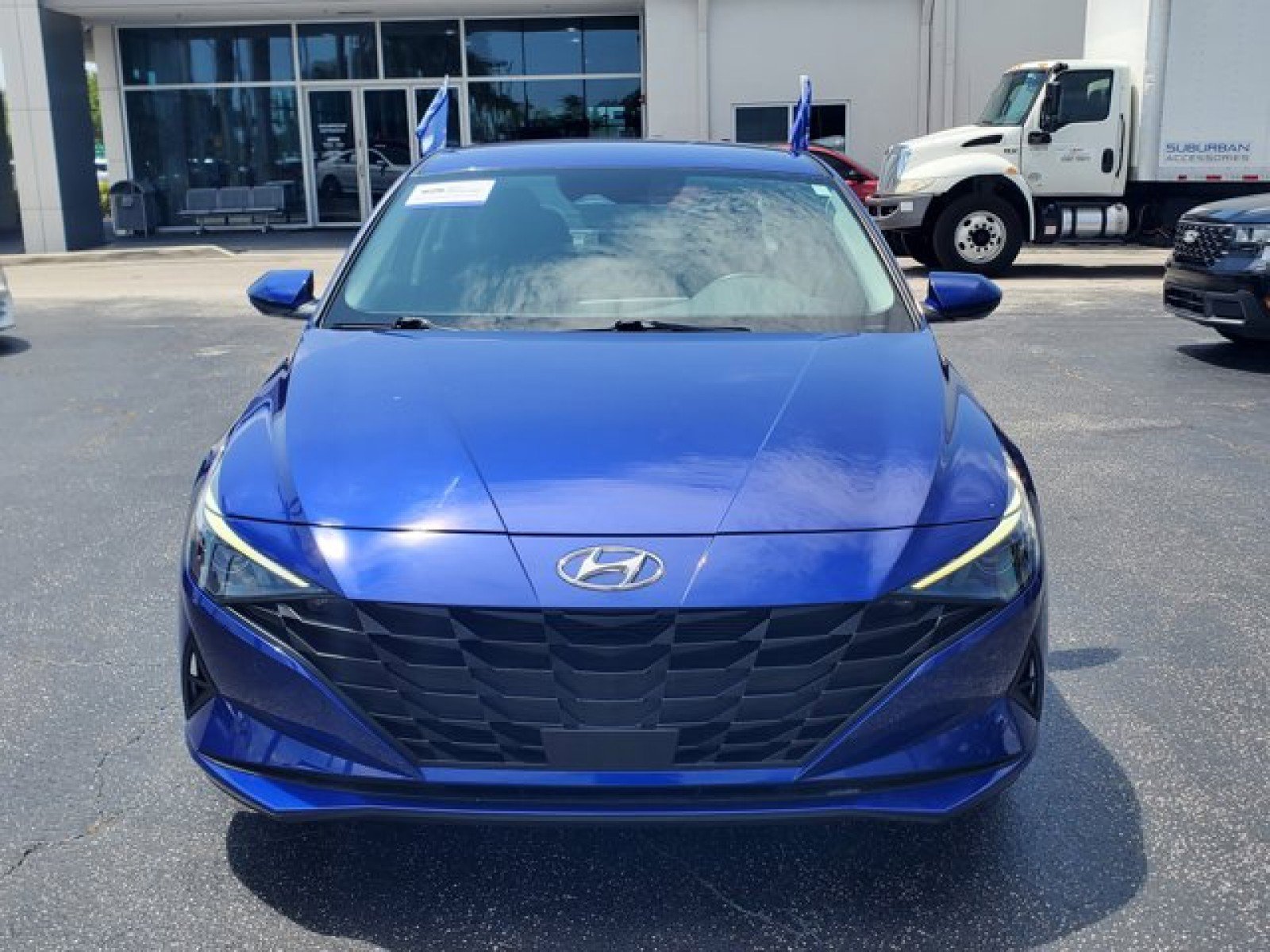 Used 2023 Hyundai Elantra SEL w/ Convenience Package FWD image 2