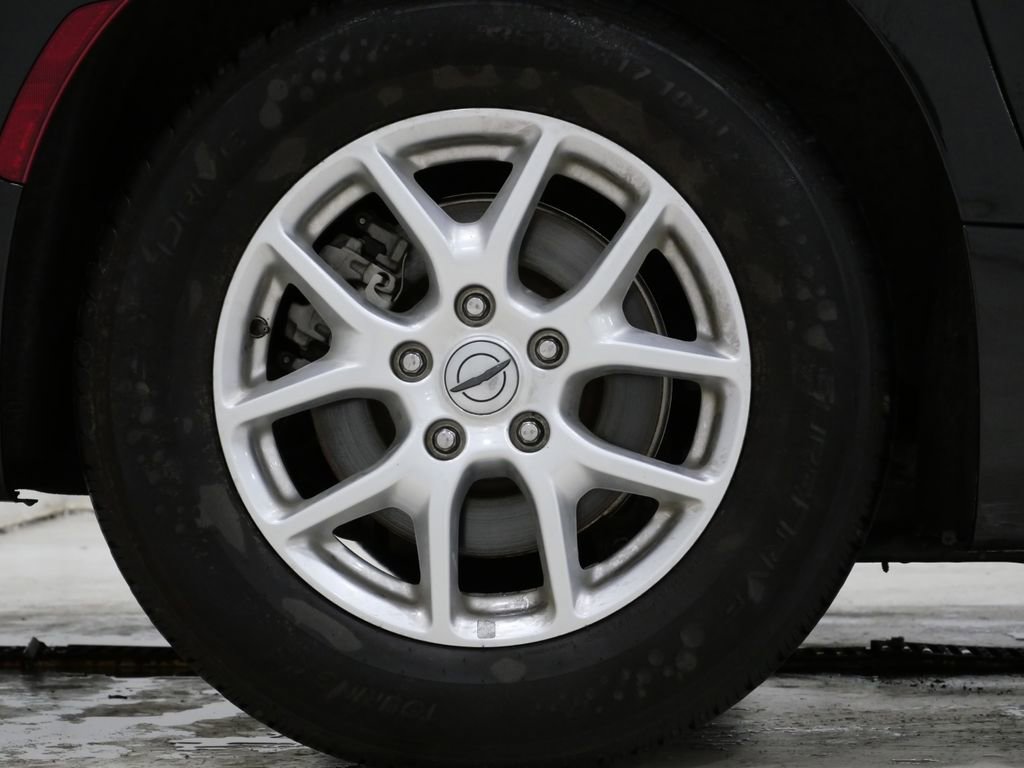 Used 2022 Chrysler Voyager LX image 9