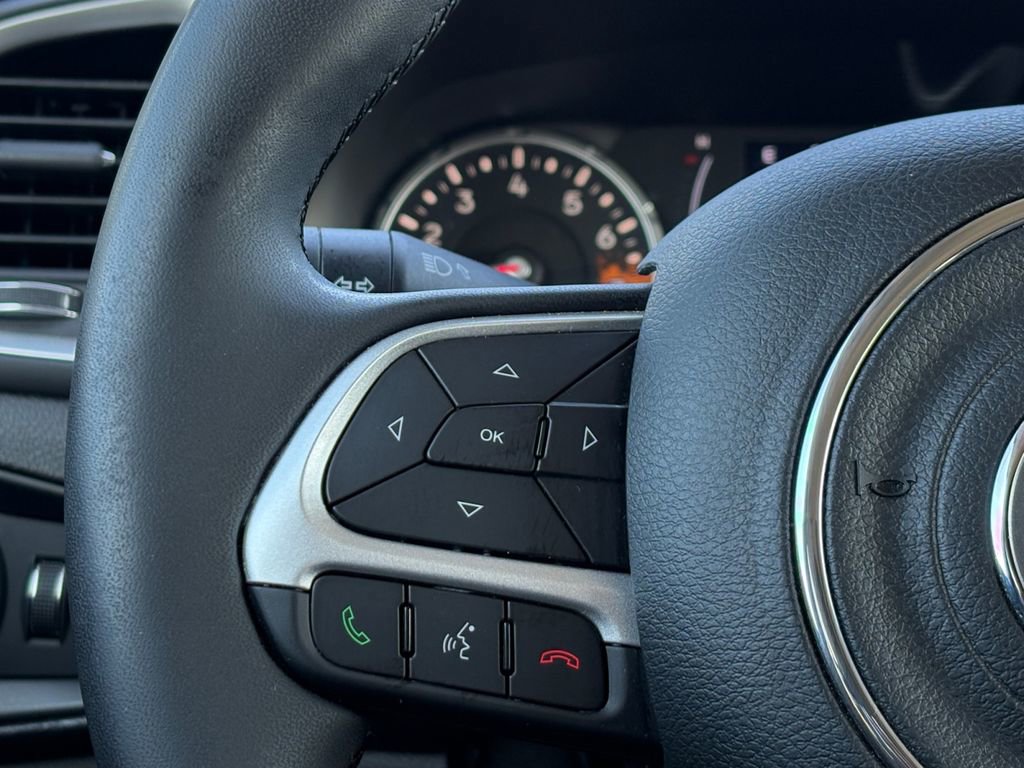 Used 2018 Jeep Renegade Latitude image 13