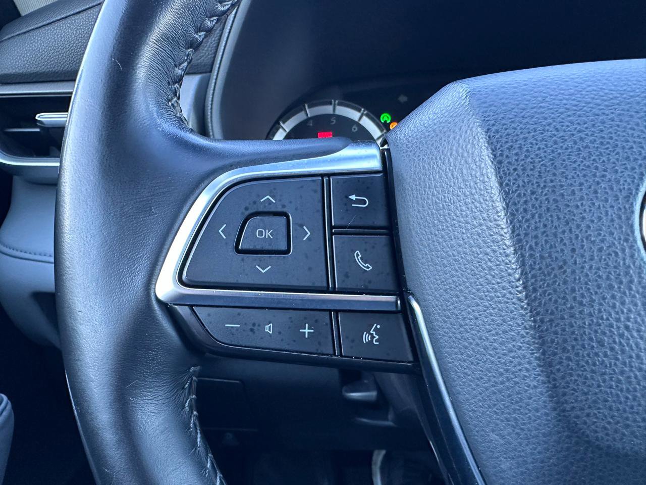 Used 2020 Toyota Highlander LE FWD image 19