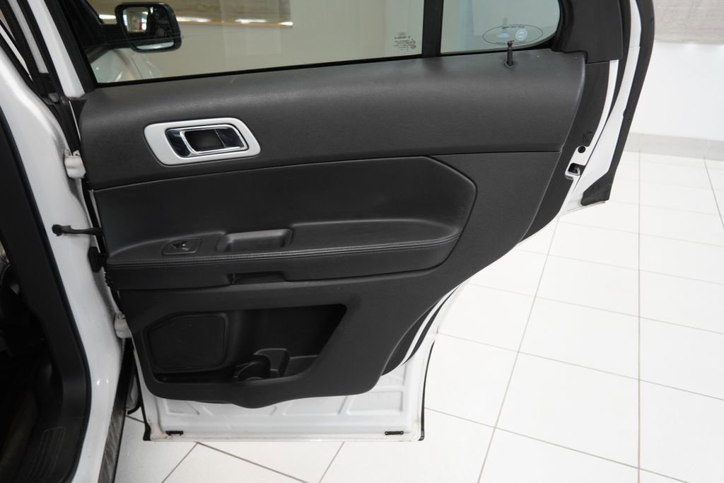 Used 2014 Ford Explorer XLT w/ Equipment Group 202A AWD/4WD image 25