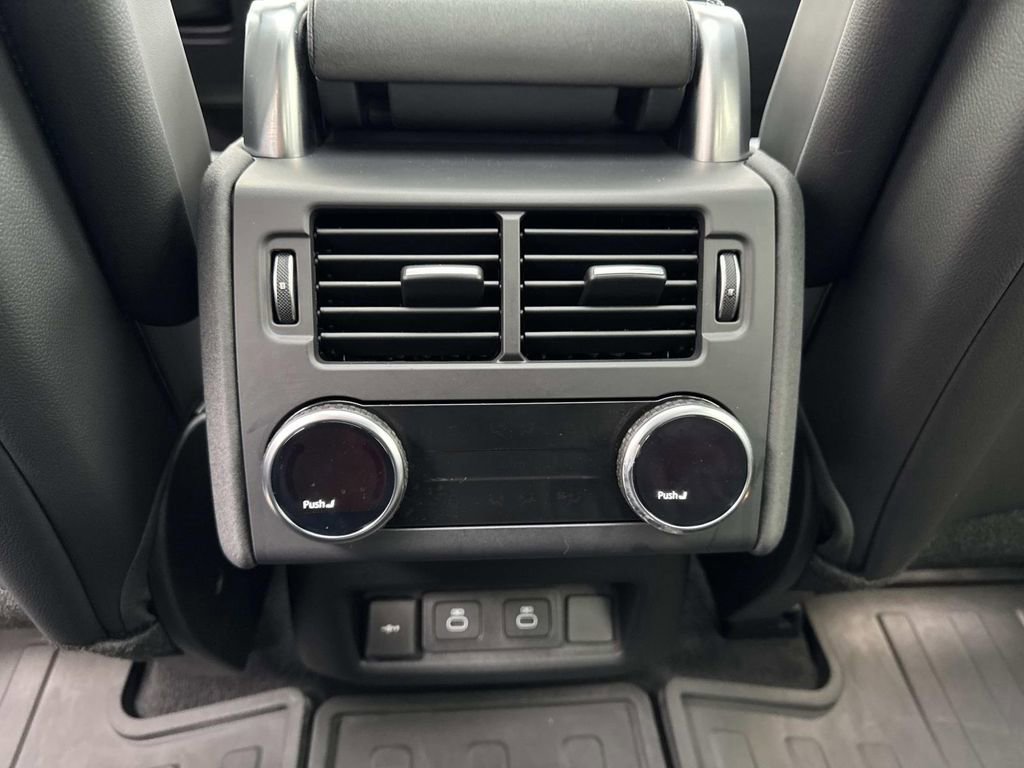 Used 2025 Land Rover Discovery Dynamic SE image 16