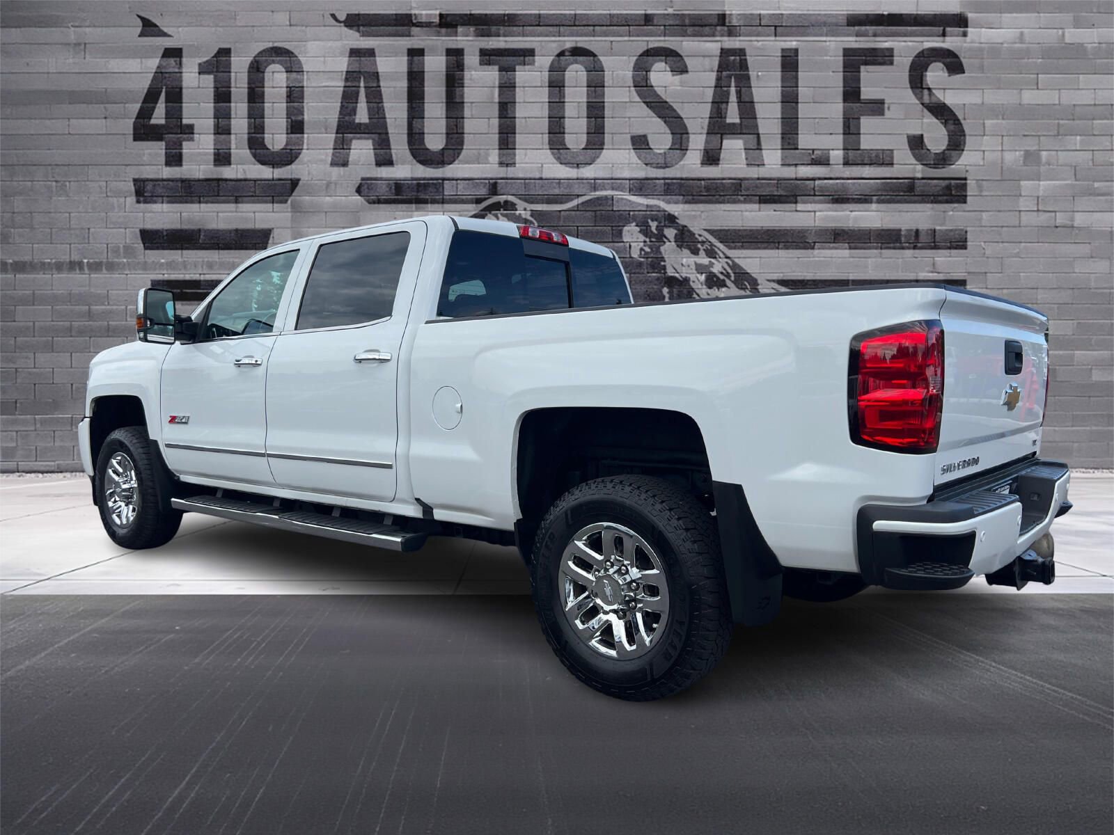 Used 2018 Chevrolet Silverado 3500 LTZ image 9