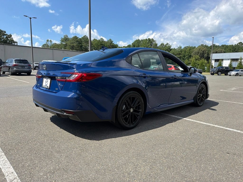 Used 2025 Toyota Camry SE w/ Convenience Package FWD image 5