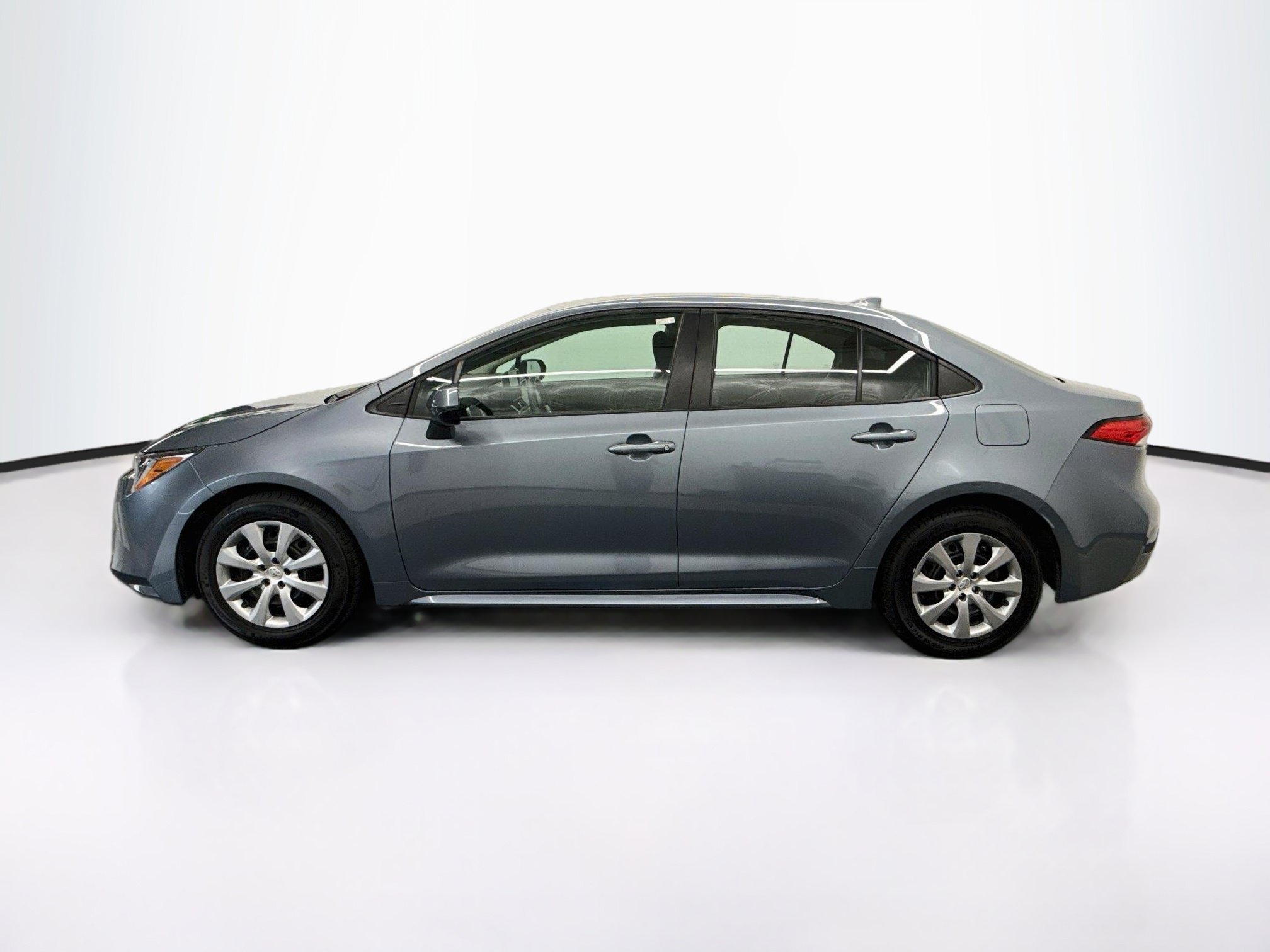 Used 2025 Toyota Corolla LE FWD image 4