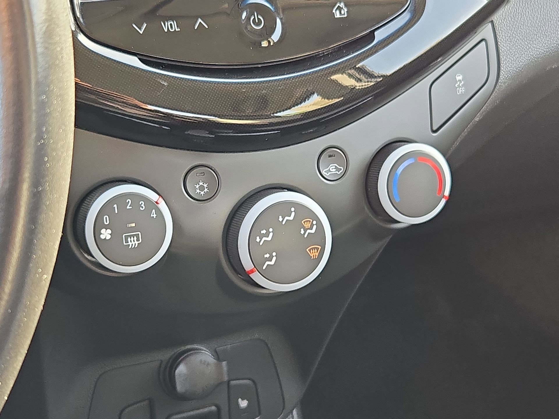 Used 2014 Chevrolet Spark LT image 22