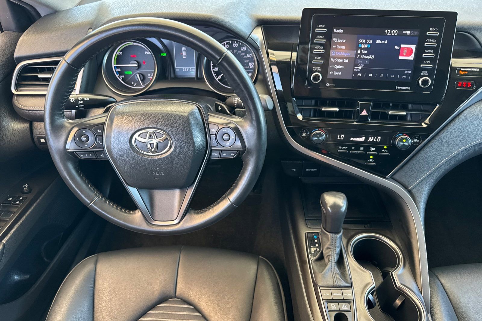 Used 2024 Toyota Camry SE w/ Cold Weather Package FWD image 14