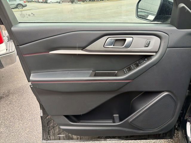 Used 2025 Ford Explorer ST-Line image 23