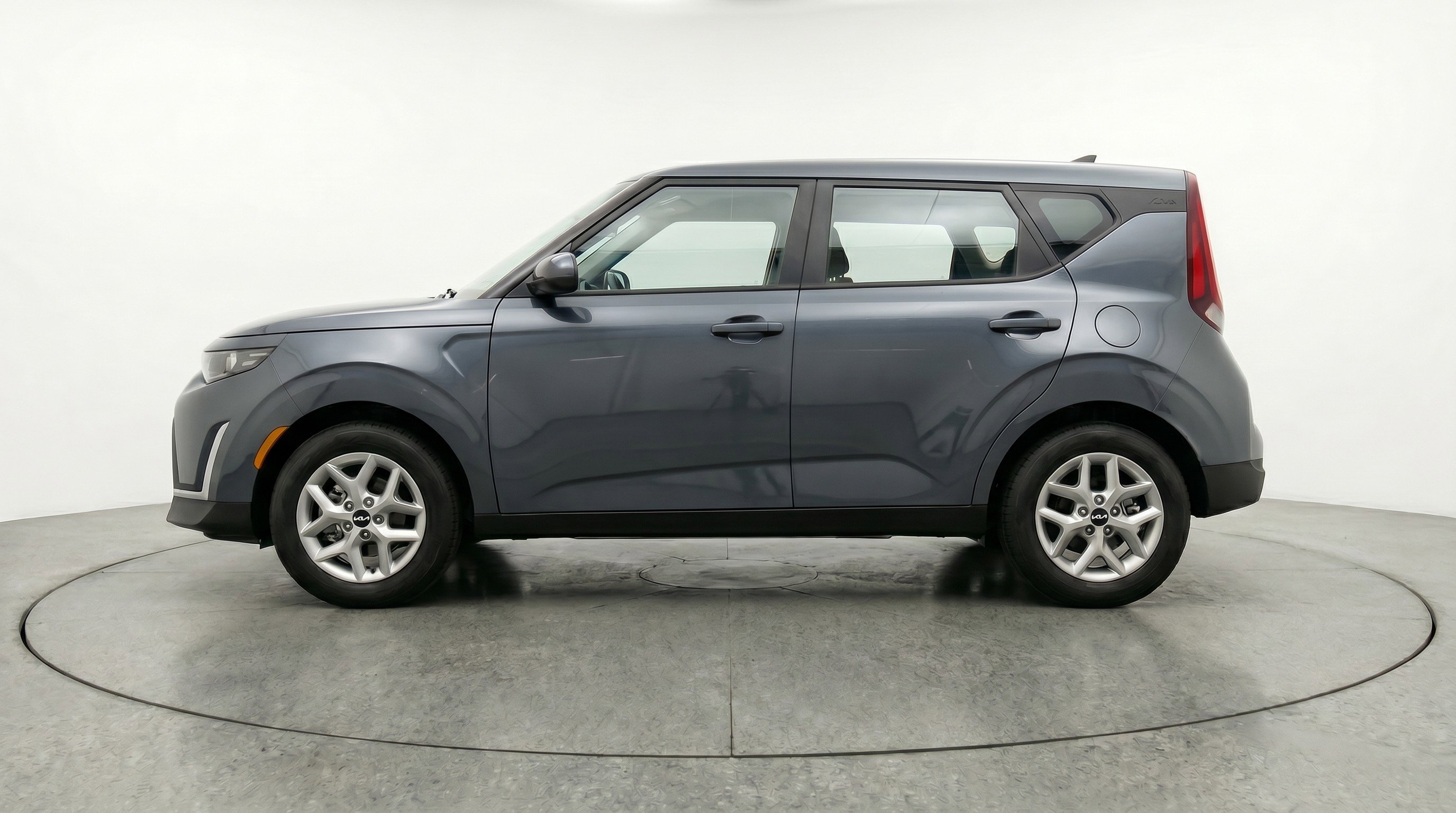 Used 2025 Kia Soul LX w/ LX Technology Package FWD image 5