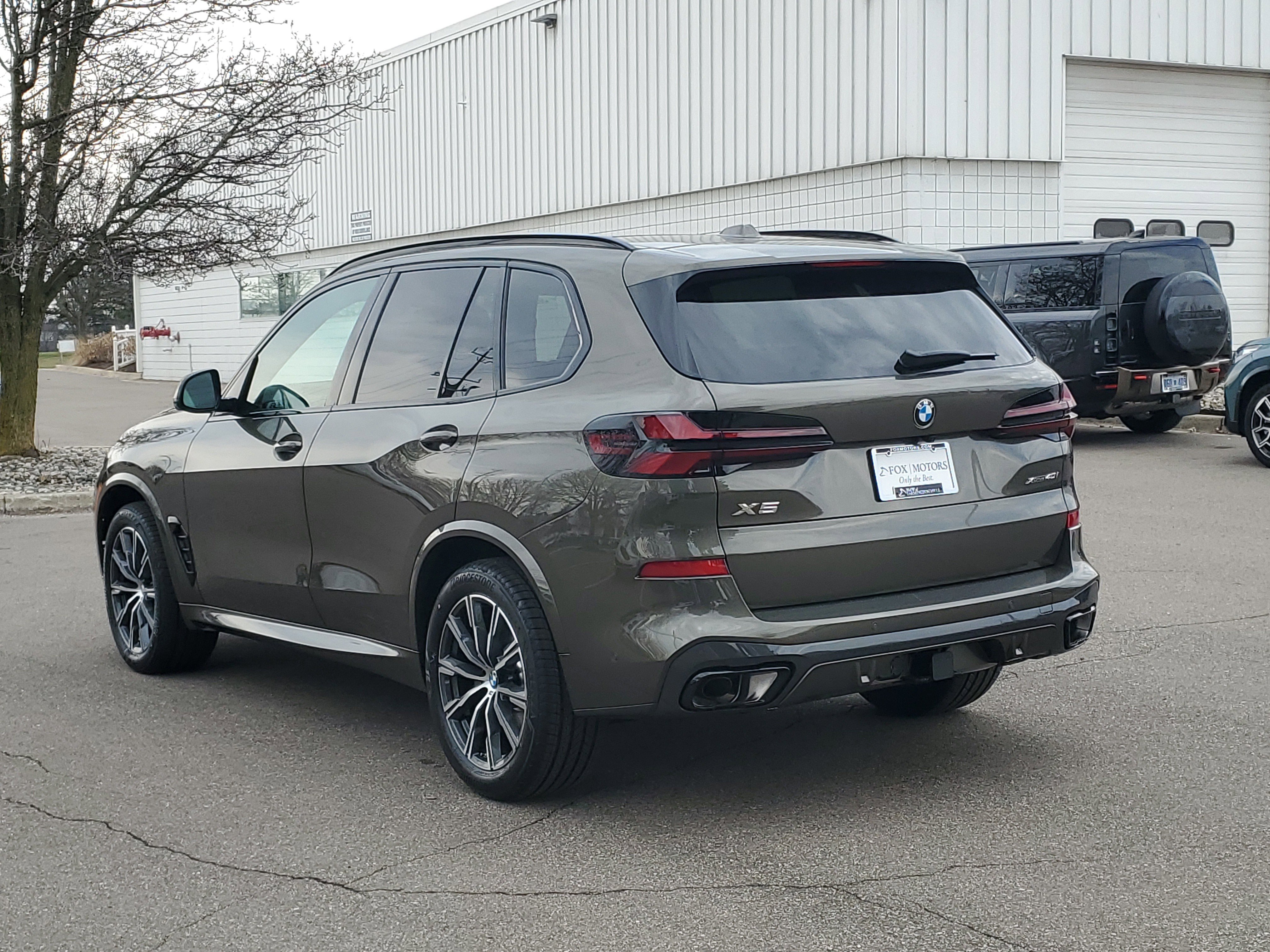 New 2026 BMW X5 xDrive40i w/ M Sport Package AWD/4WD image 2