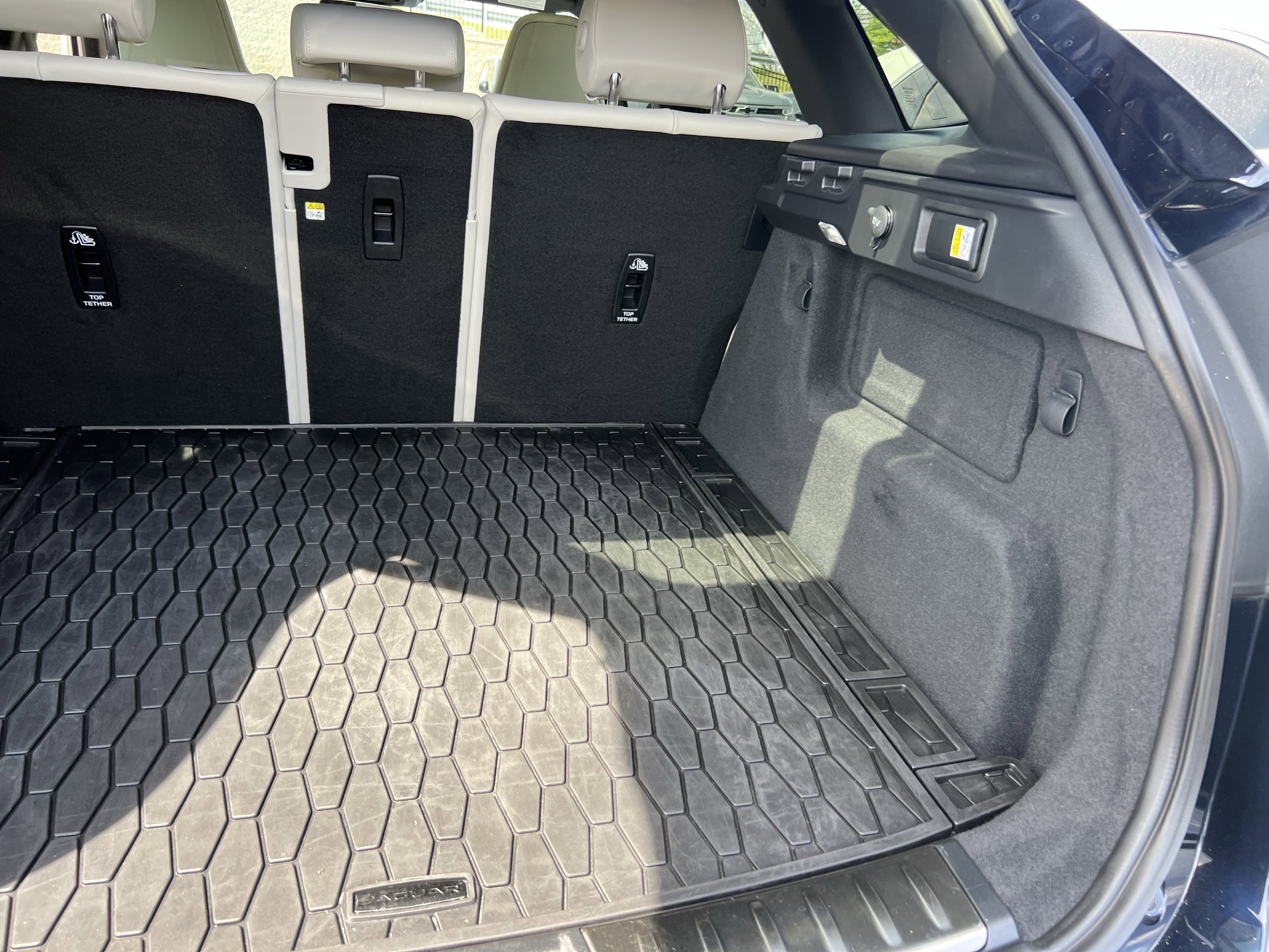 Certified 2026 Jaguar F-PACE R-Dynamic S AWD/4WD image 35