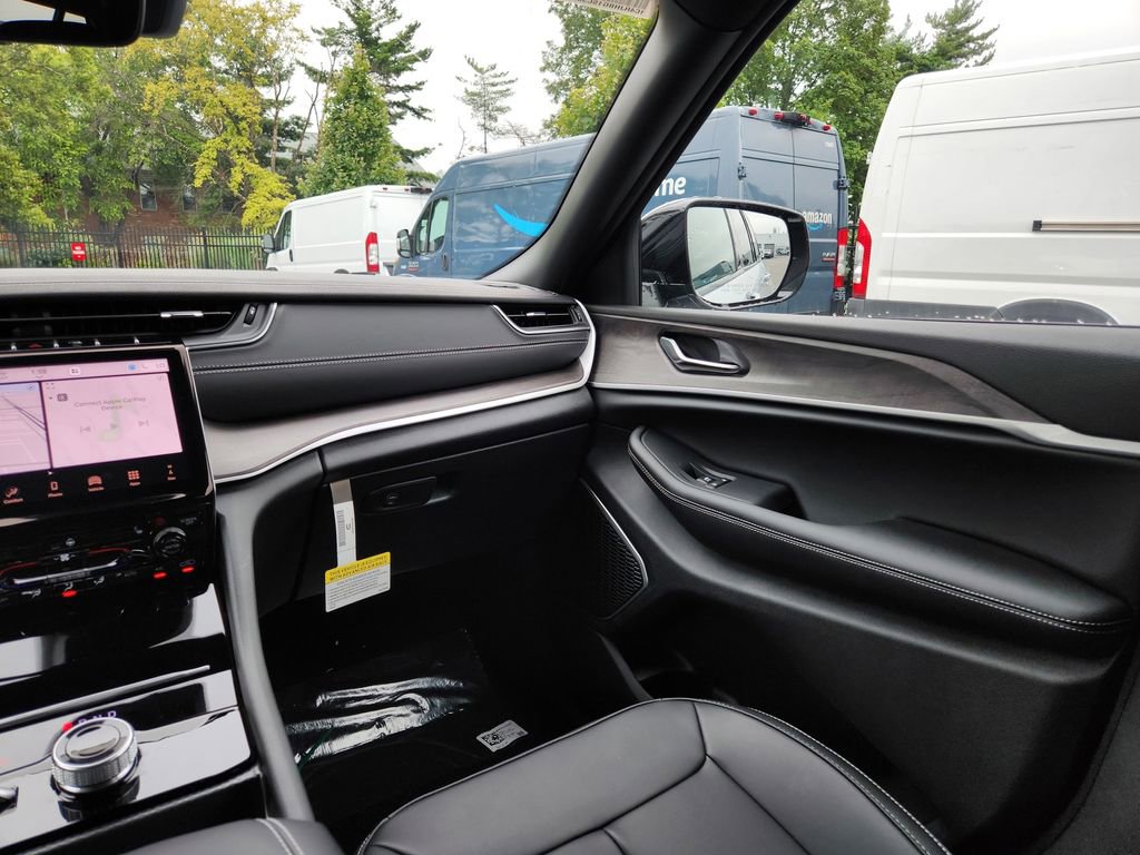 New 2025 Jeep Grand Cherokee Limited w/ Black Appearance Package image 27