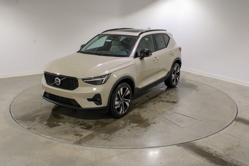 New 2026 Volvo XC40 B5 Ultra w/ Climate Package