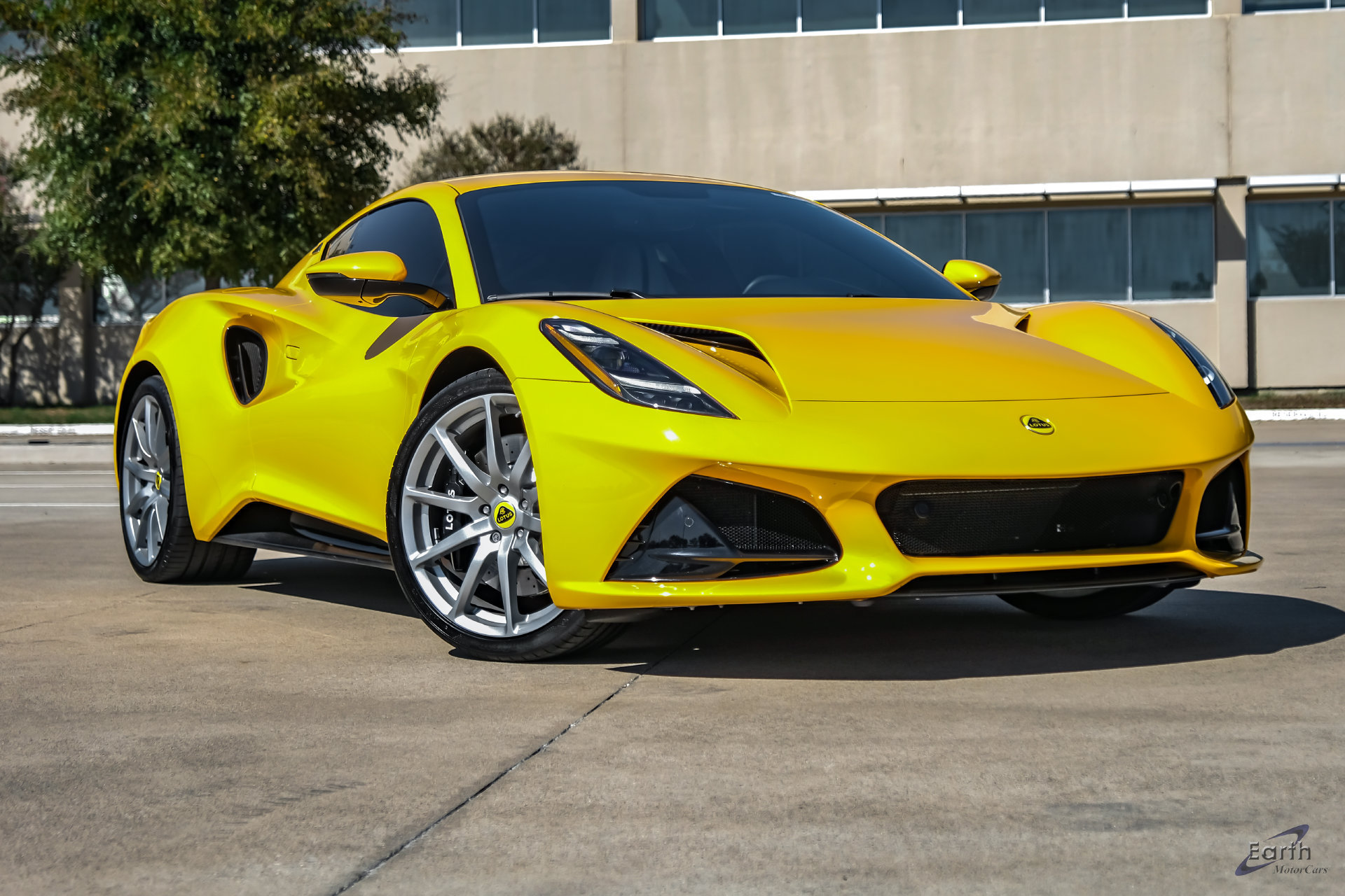 Used 2025 Lotus Emira RWD image 31