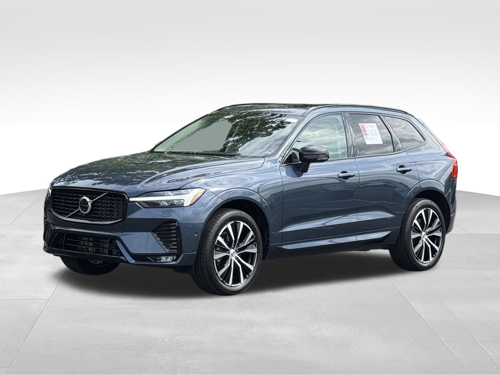 Used 2023 Volvo XC60 B5 Plus w/ Climate Package AWD/4WD image 9