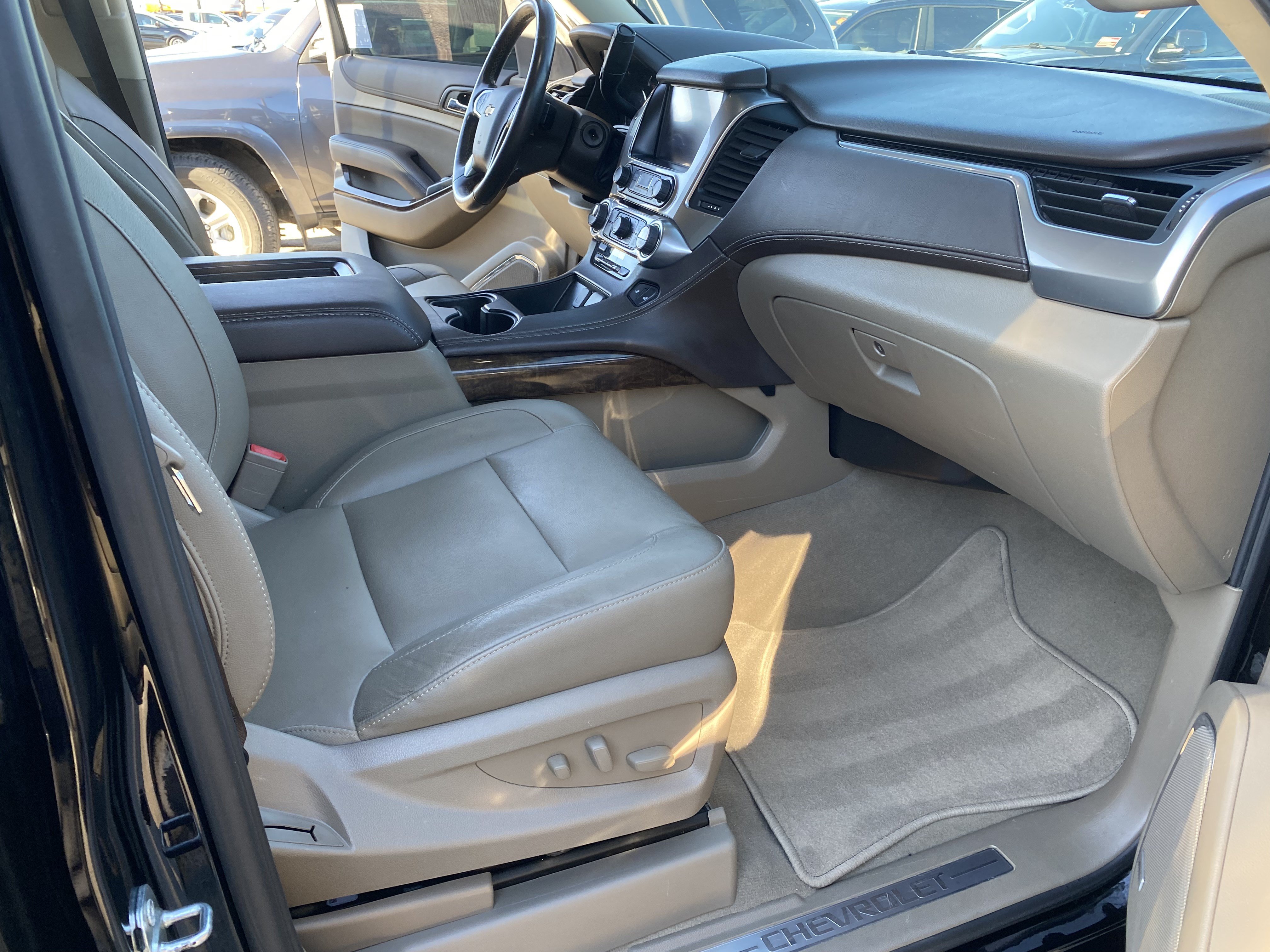 Used 2020 Chevrolet Suburban LT AWD/4WD image 27
