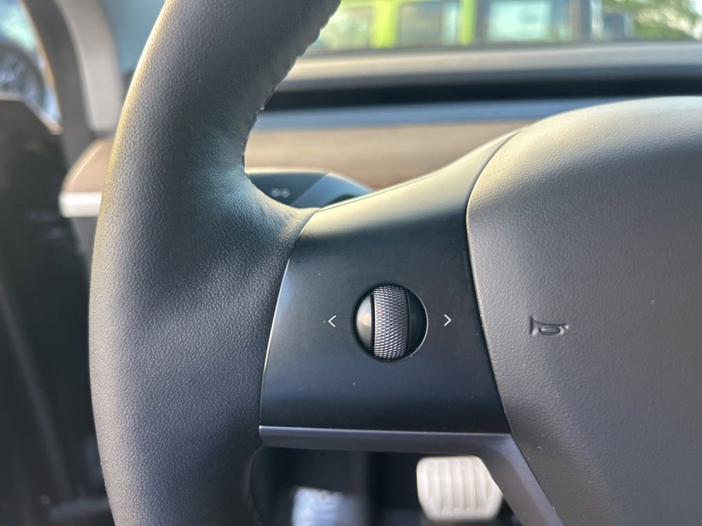 Used 2024 Tesla Model Y Performance image 39