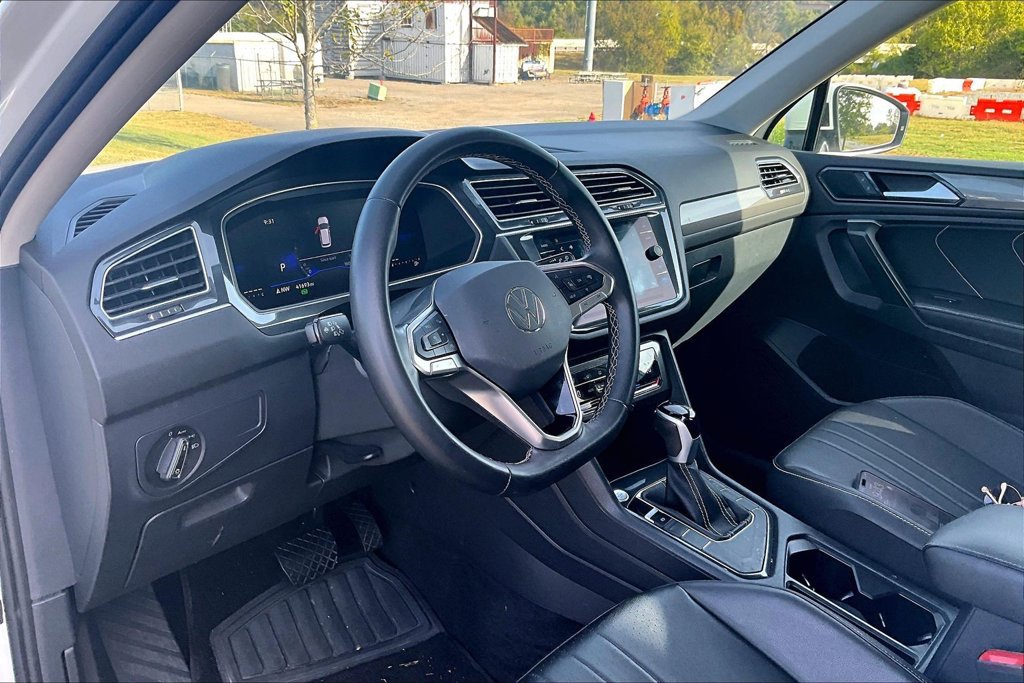 Used 2024 Volkswagen Tiguan SE FWD image 5