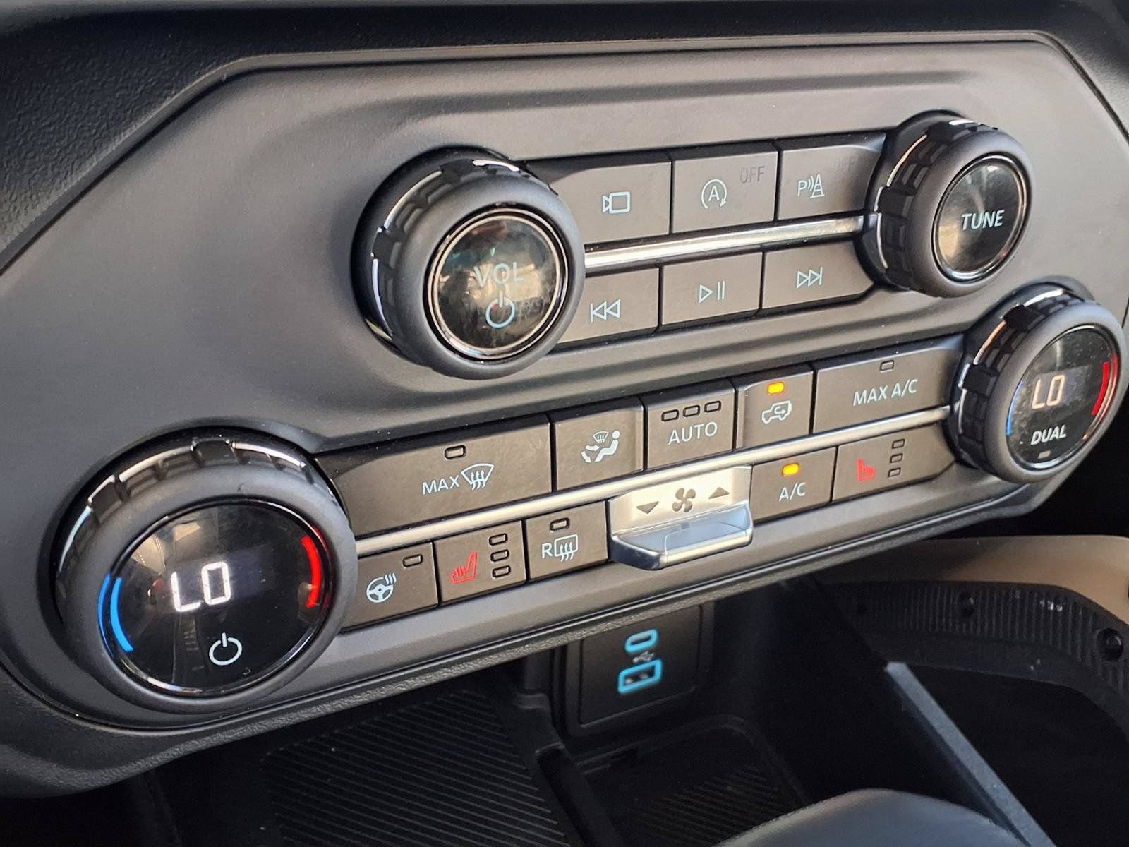 Used 2025 Ford Bronco Badlands AWD/4WD image 18
