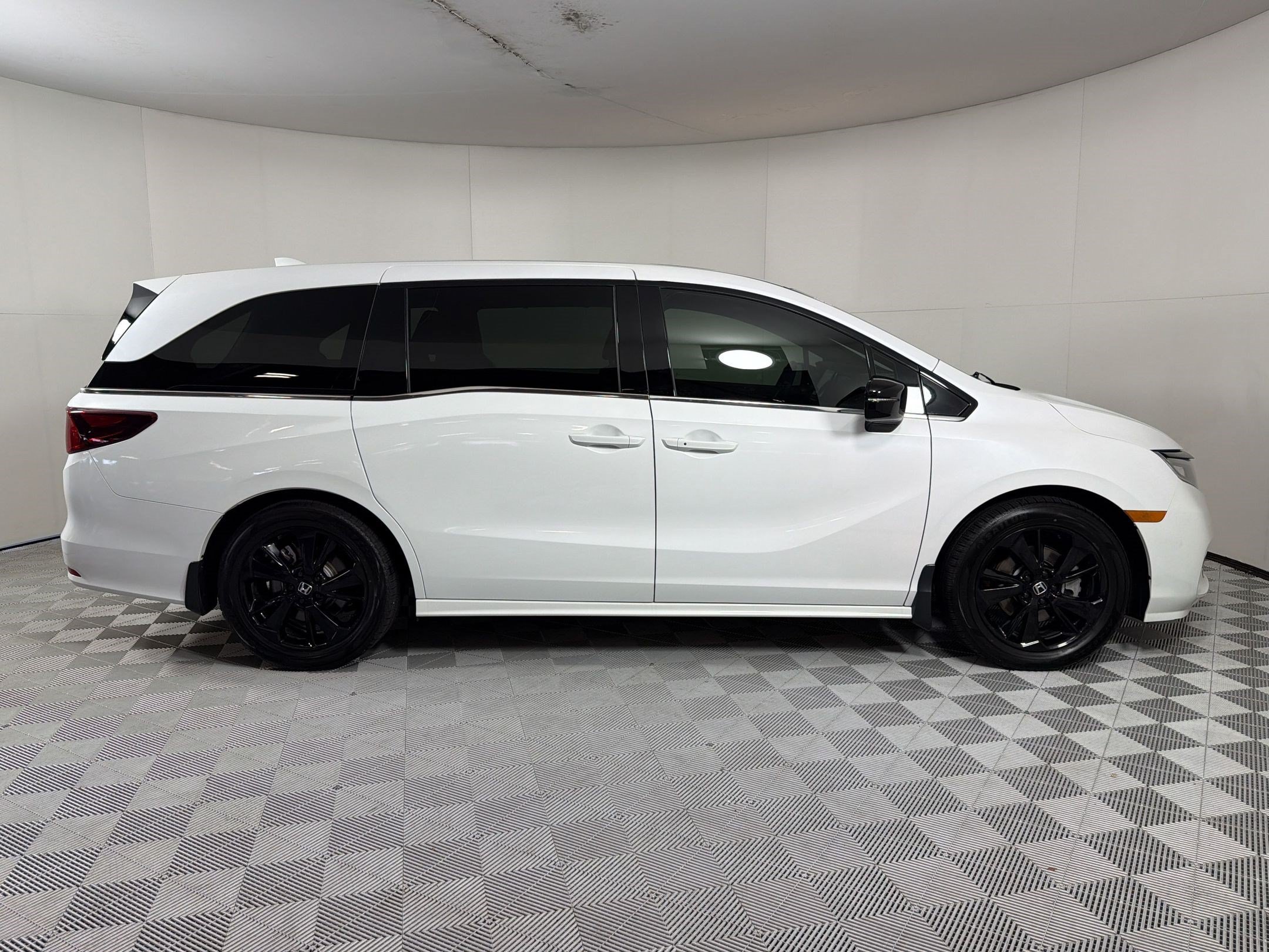 Used 2024 Honda Odyssey Sport image 8