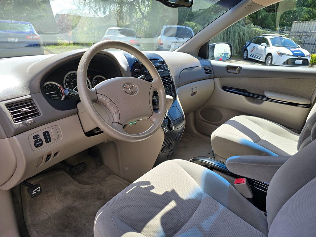 Used 2005 Toyota Sienna LE FWD image 11